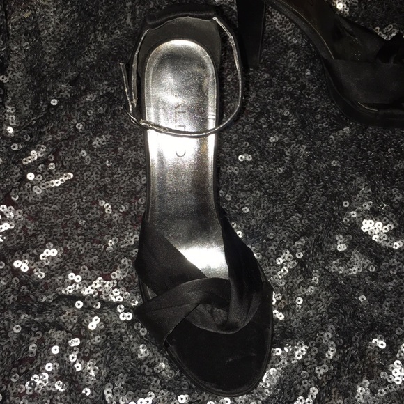 Aldo black satin heels - Picture 3 of 6